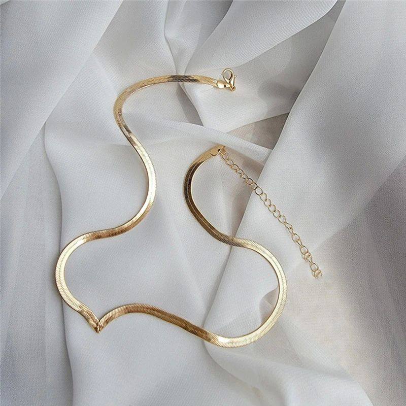 Simple V-shaped necklace