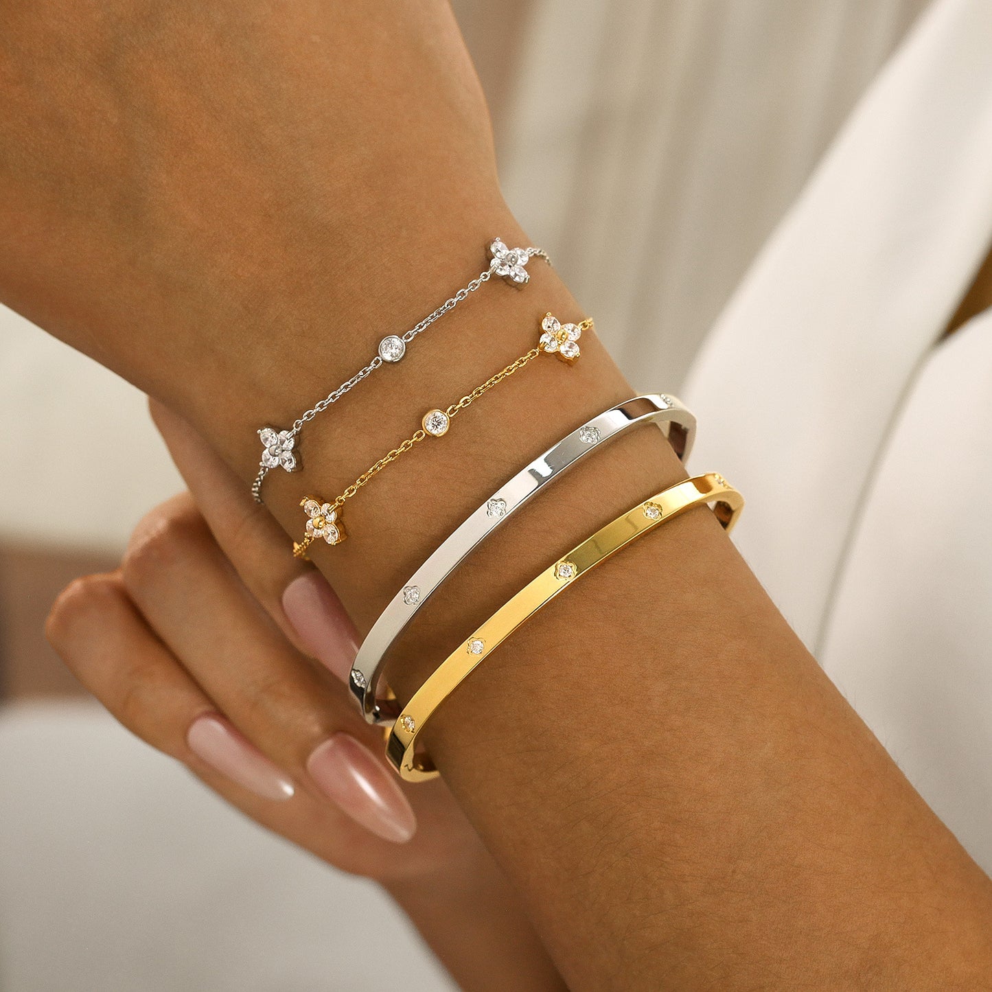 Stainless steel niche minimalist bracelet