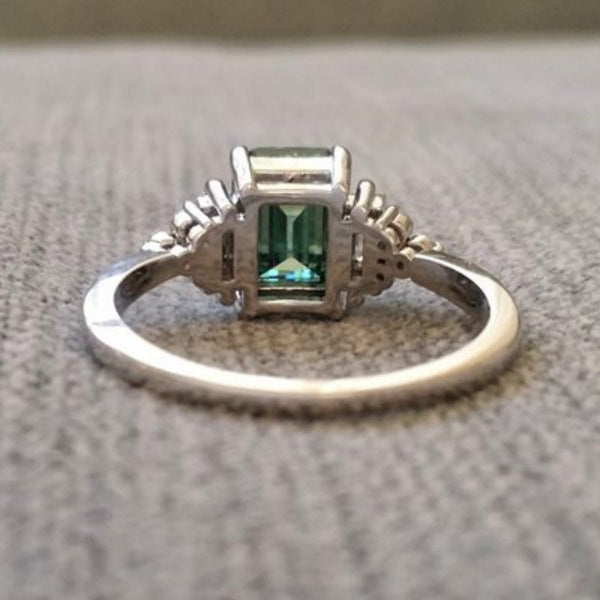 Simple and elegant women's ring