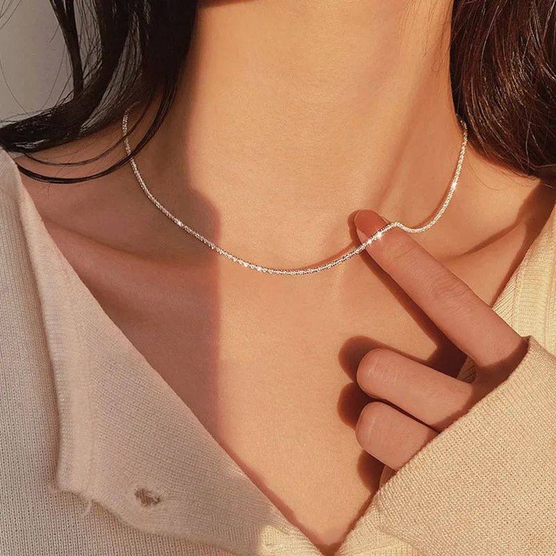 Simple V-shaped necklace