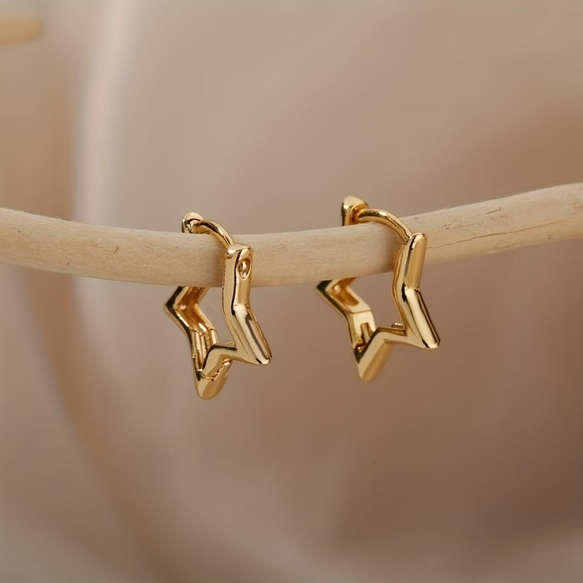 Star-shaped hoop earrings